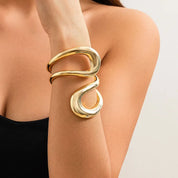 Seraphine Voclaire | Liquid Silver Sculpted Choker Necklace & Bracelet