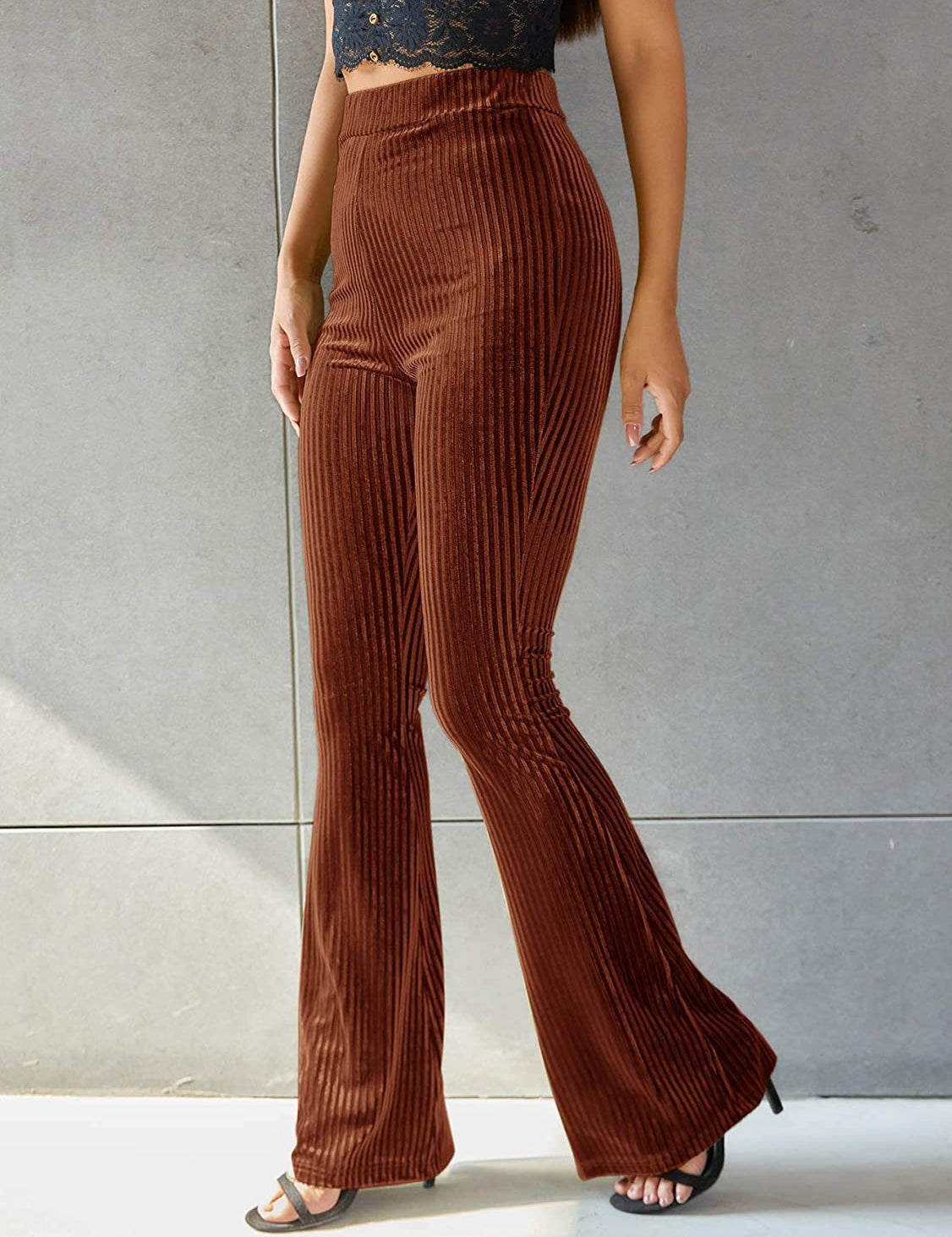 Phoebe Baker | Pantalon évasé côtelé en velours à taille haute
