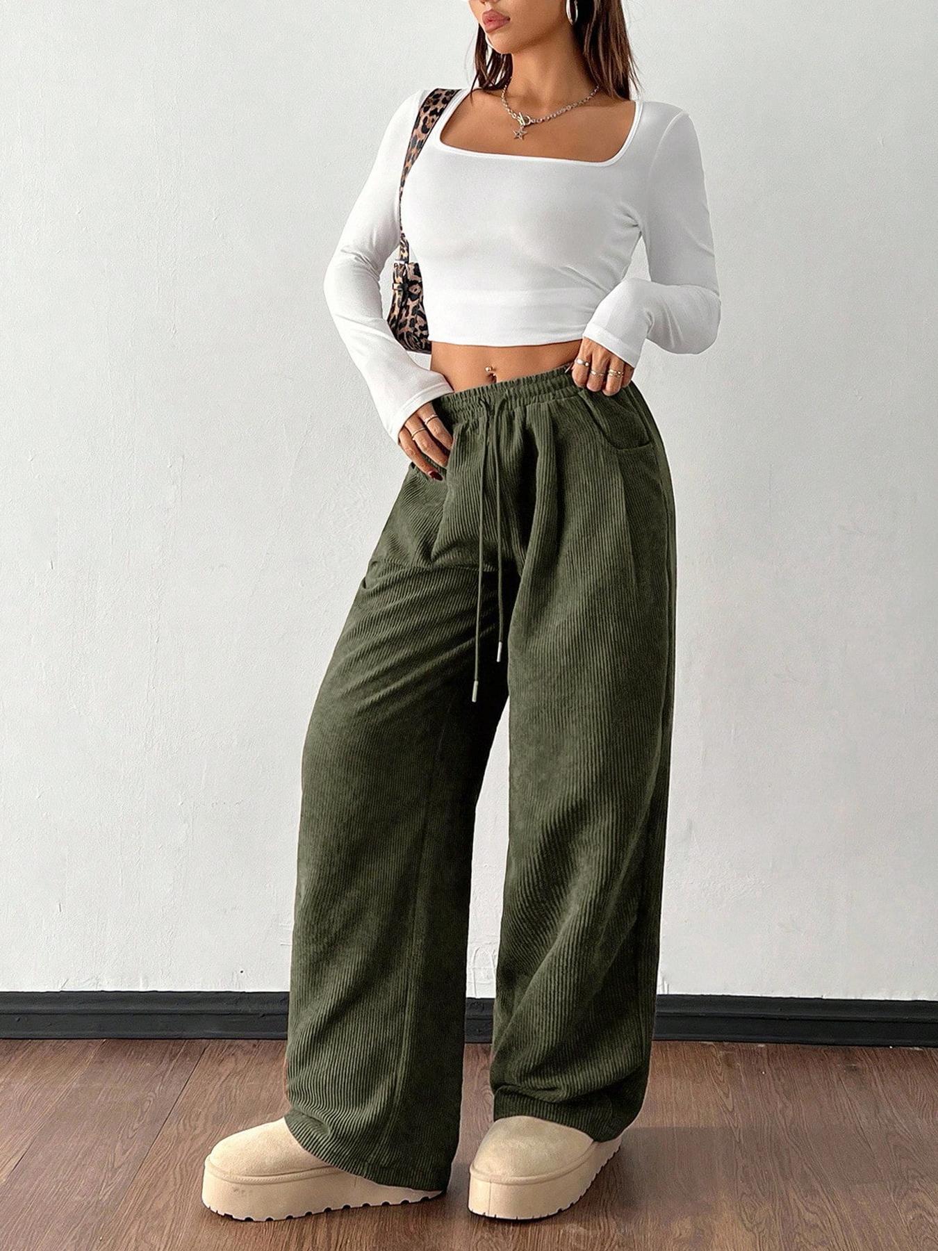Charlotte Baker | Pantalon large en velours côtelé vert