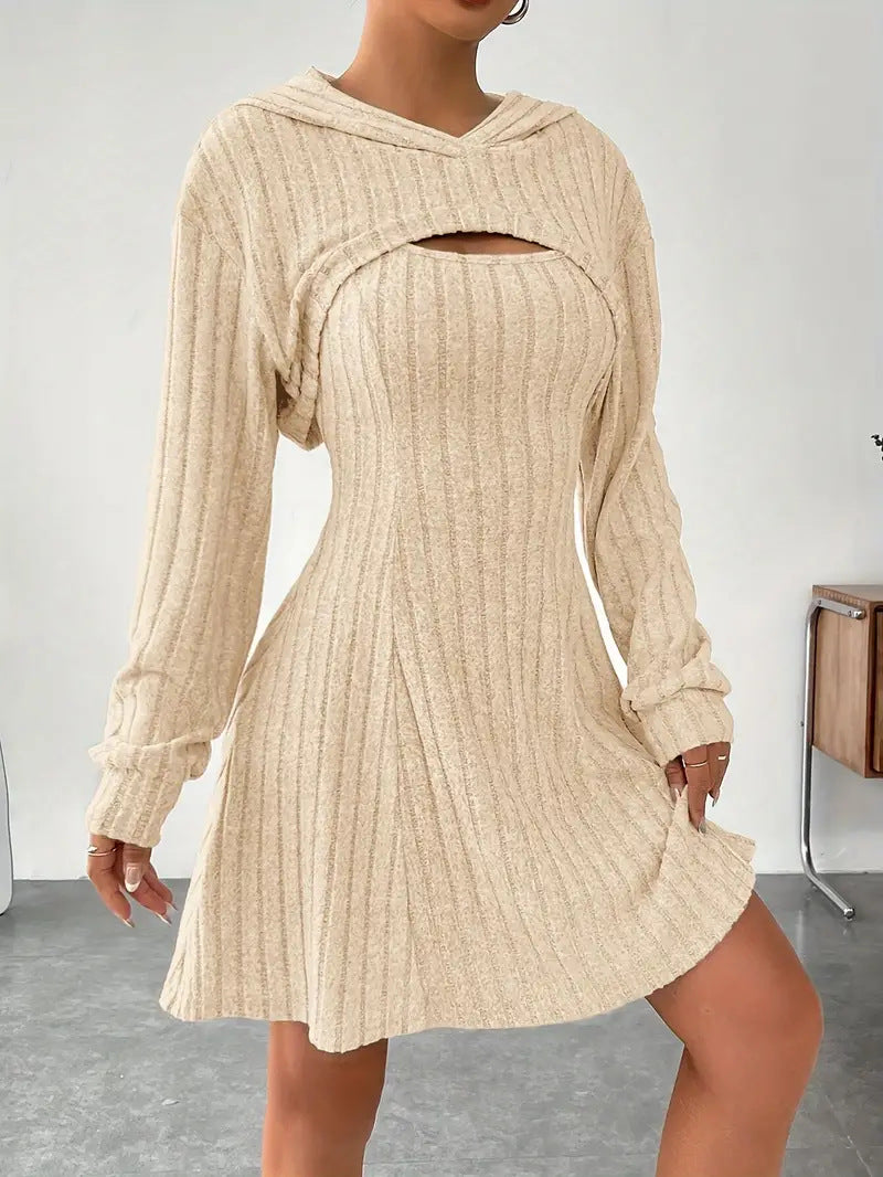 Alice Morris | Robe-pull à capuche en maille côtelée avec découpes