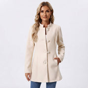 Charlotte Hughes | Élégant manteau en laine à col droit
