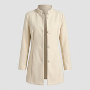 Charlotte Hughes | Élégant manteau en laine à col droit