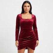 Edith Hill | Robe de fête de Noël en velours à encolure carrée