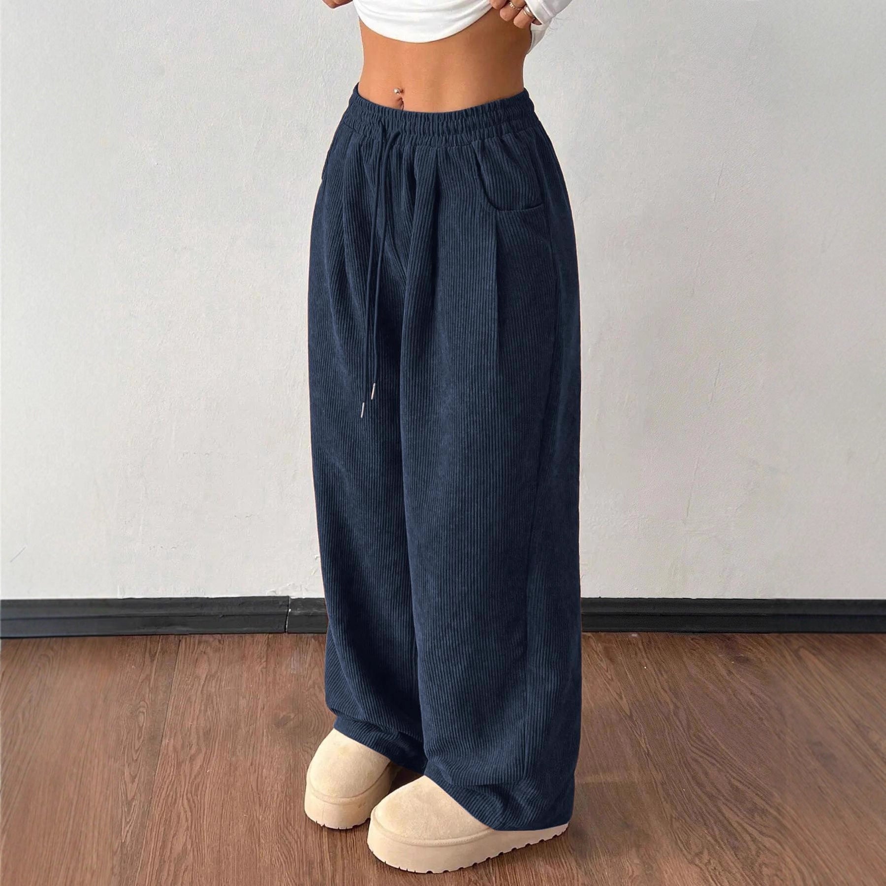 Charlotte Baker | Pantalon large en velours côtelé vert