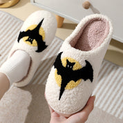 Murmure d’ailes | Pantoufles d’Halloween chauve-souris pour femme