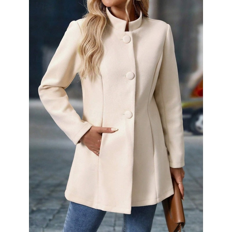 Charlotte Hughes | Élégant manteau en laine à col droit