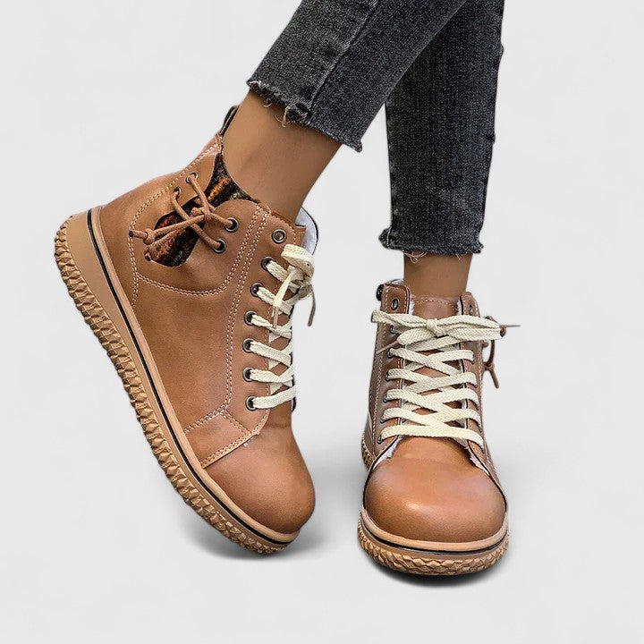 Rhiannon Calder | Bottines à lacets avec col en maille