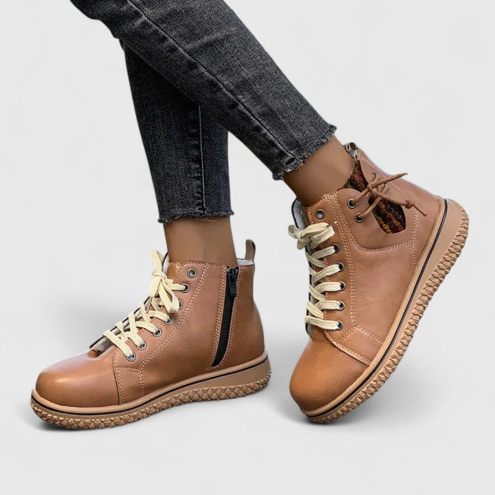 Rhiannon Calder | Bottines à lacets avec col en maille