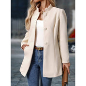 Charlotte Hughes | Élégant manteau en laine à col droit