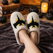 Murmure d’ailes | Pantoufles d’Halloween chauve-souris pour femme
