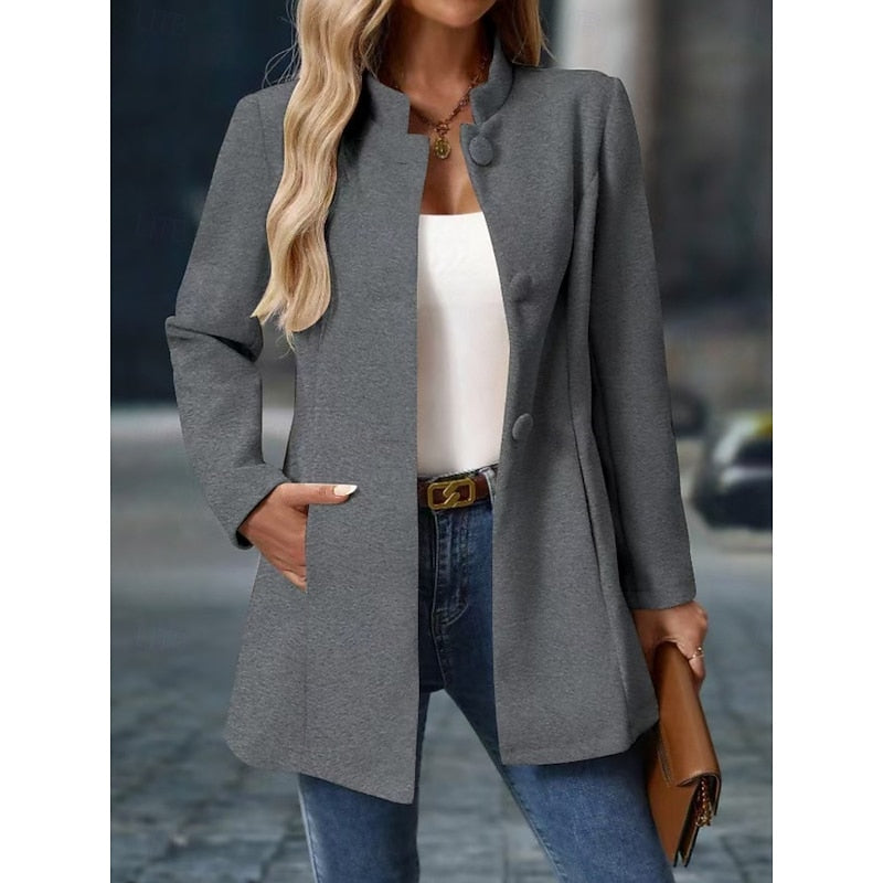 Charlotte Hughes | Élégant manteau en laine à col droit